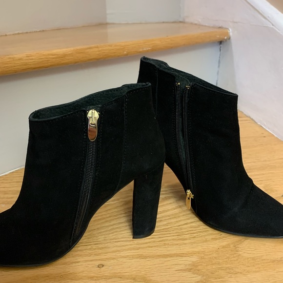 TOPSHOP Black & Gold Suede Booties - Picture 5 of 8